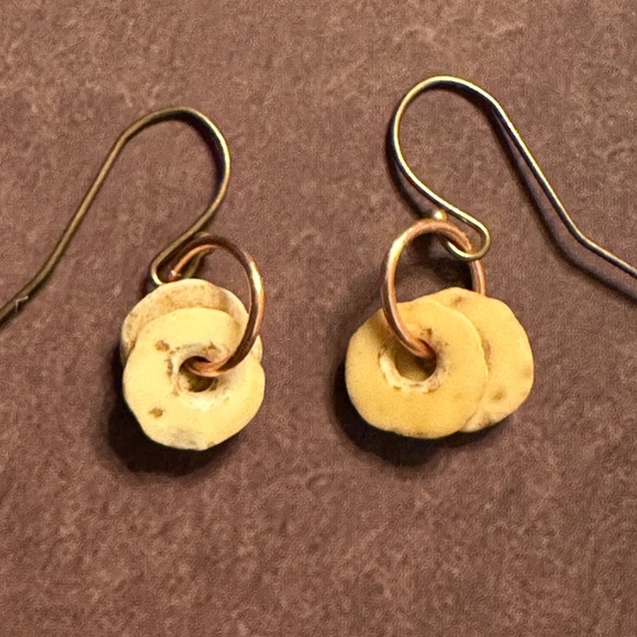 HAND CRAFTED Ostrich Eggshell Heishi Beads on a Copper ring Bronze Earrings - Picture 3 of 8
